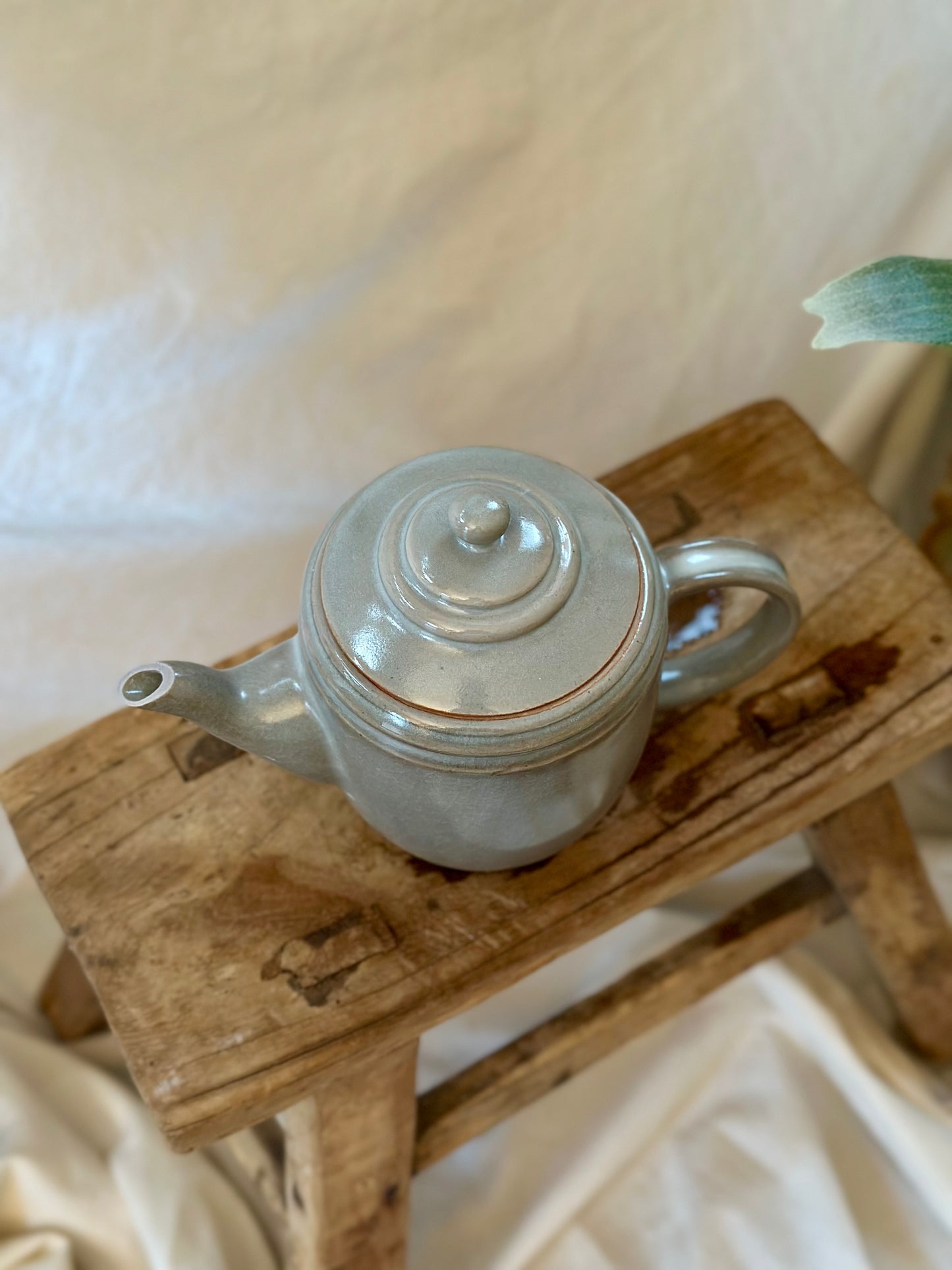 Glacial ash revolve teapot