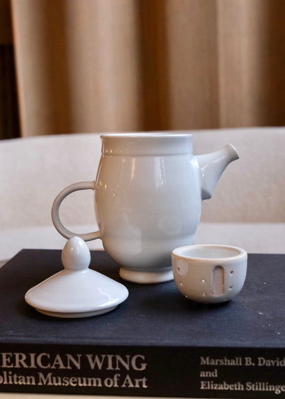 Glossy white Revolve Teapot with lid