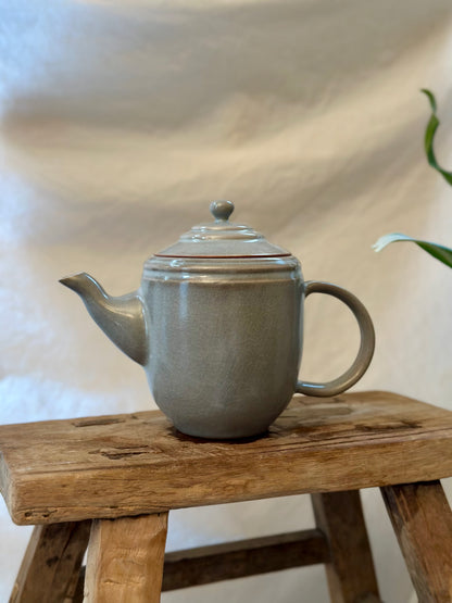 Glacial ash revolve teapot
