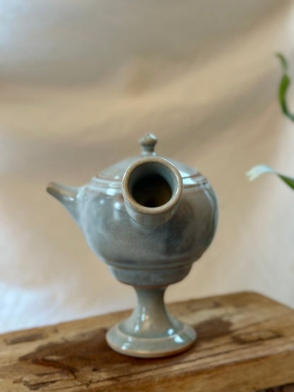 Glacial ash pedestal kyusu revolve  teapot