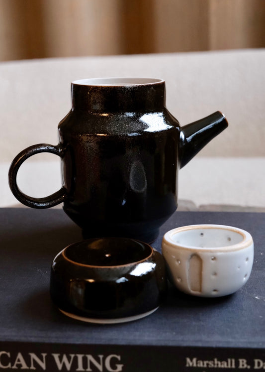 Blackout Revolve Teapot with lid