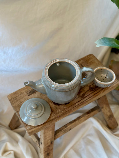Glacial ash revolve teapot