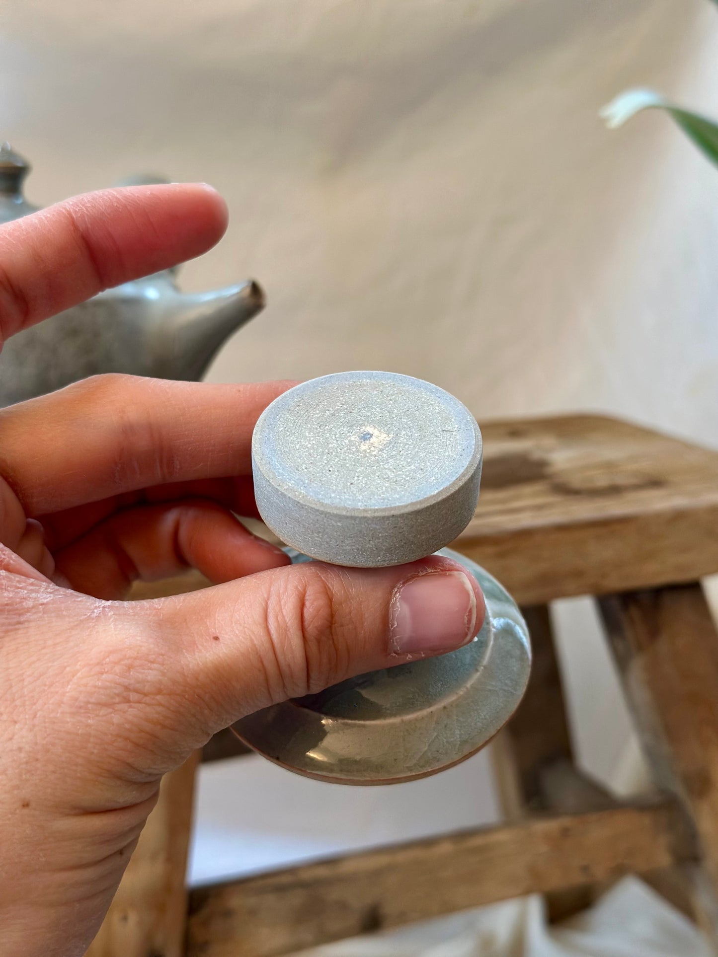 Glacial ash pedestal kyusu revolve  teapot