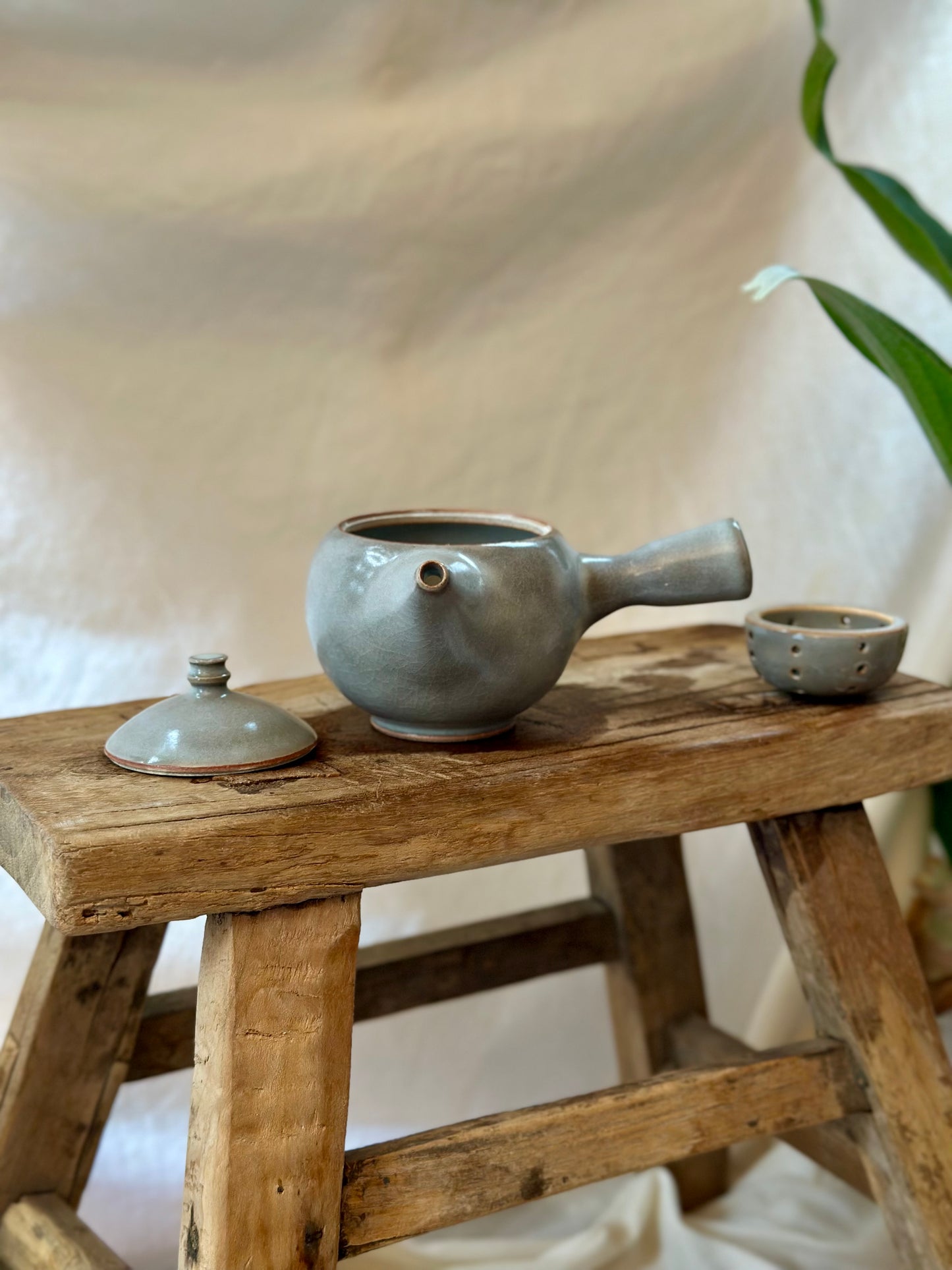 Glacial ash mini kyusu revolve  teapot