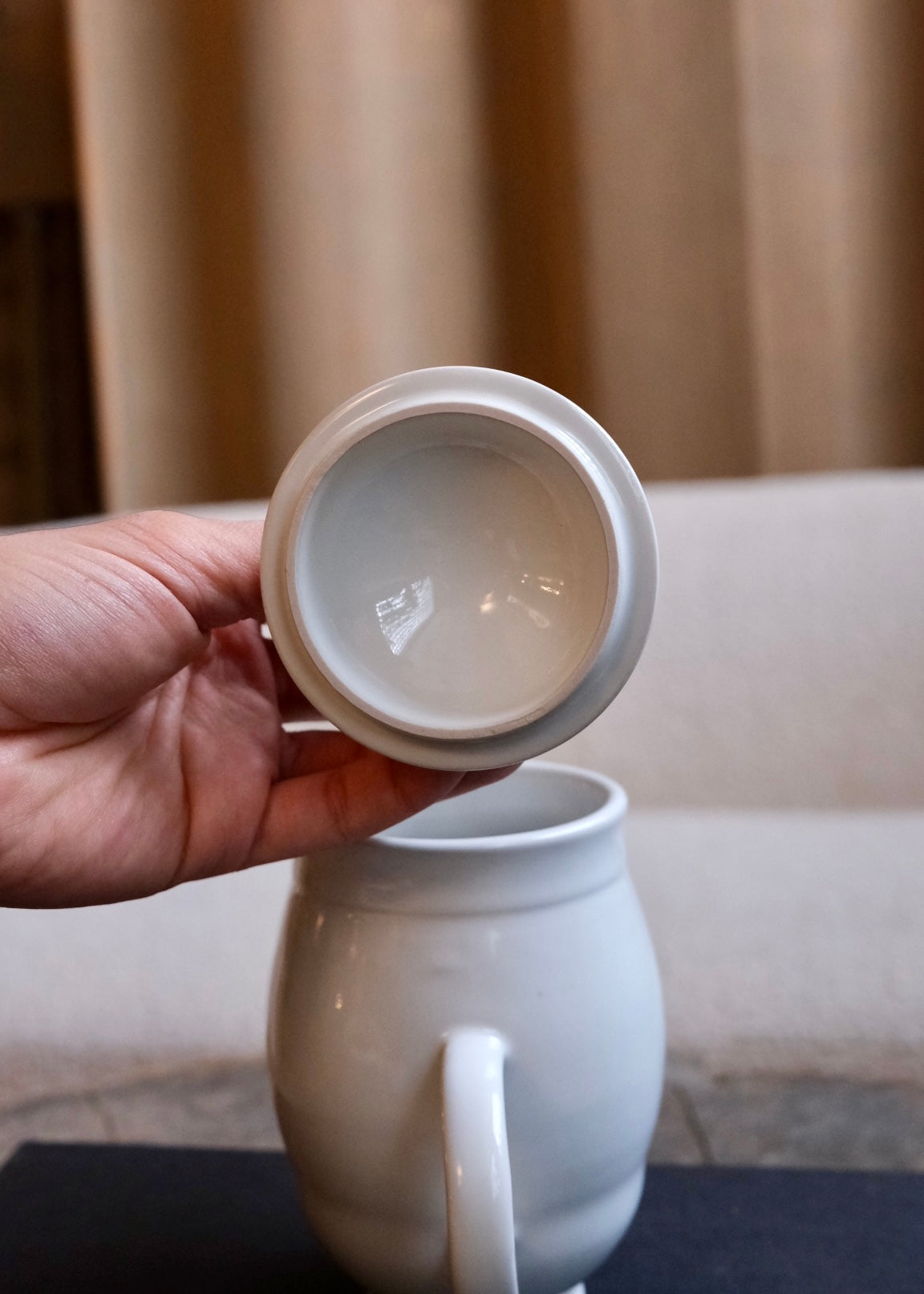 Glossy white Revolve Teapot with lid