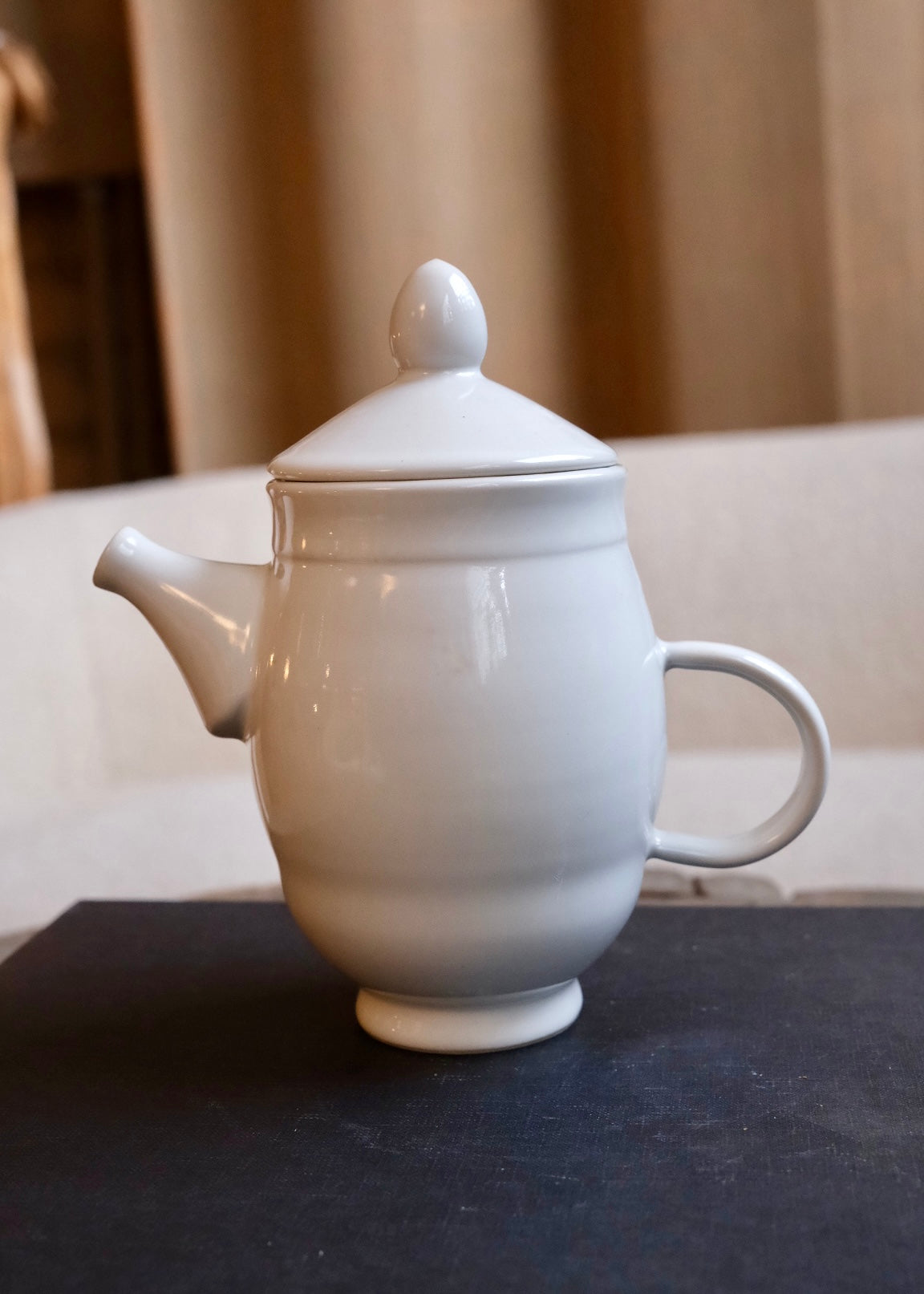 Glossy white Revolve Teapot with lid