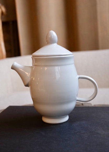 Glossy white Revolve Teapot with lid