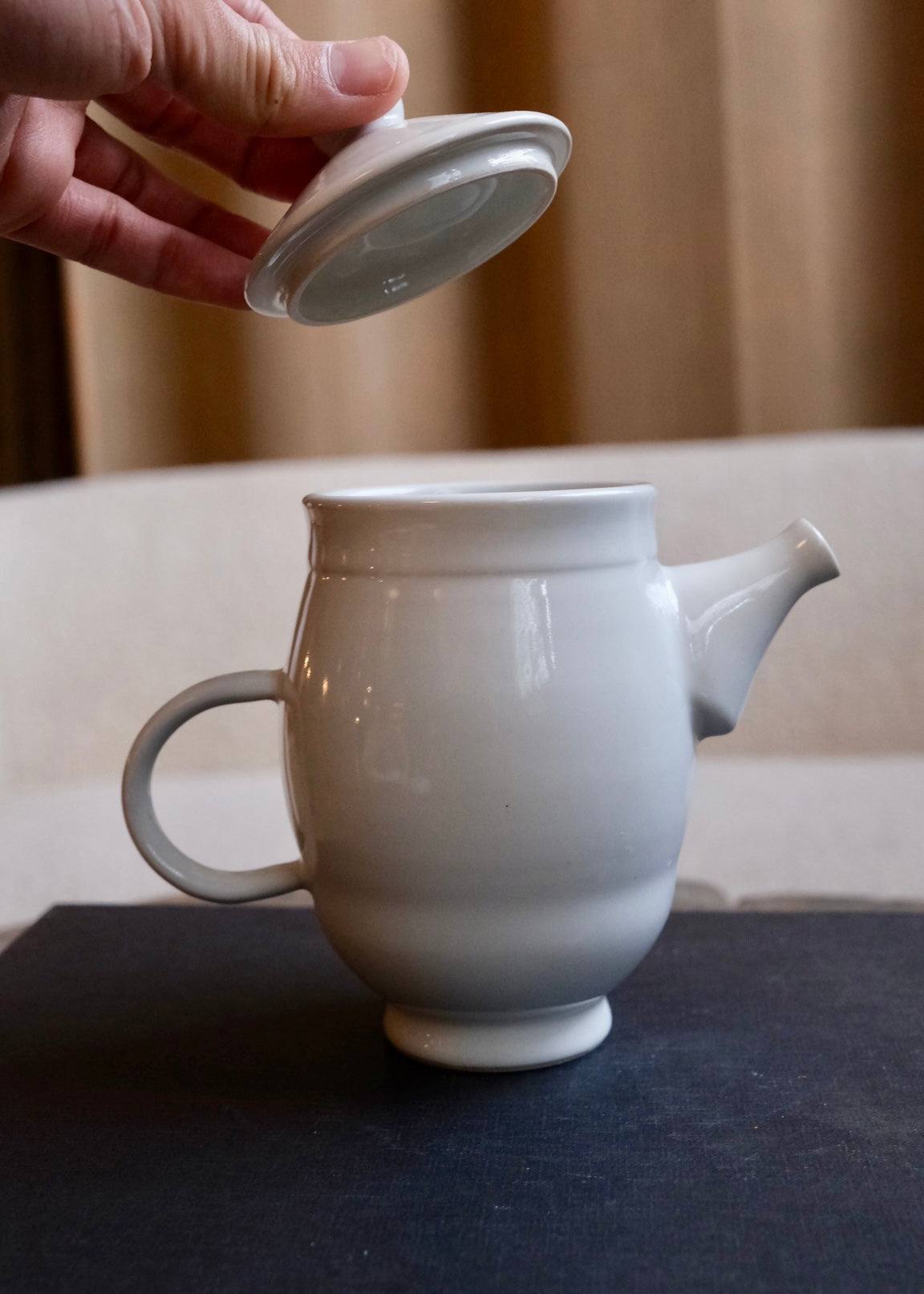Glossy white Revolve Teapot with lid