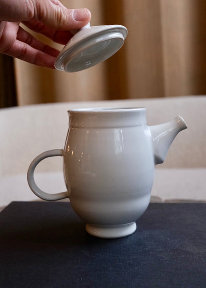 Glossy white Revolve Teapot with lid