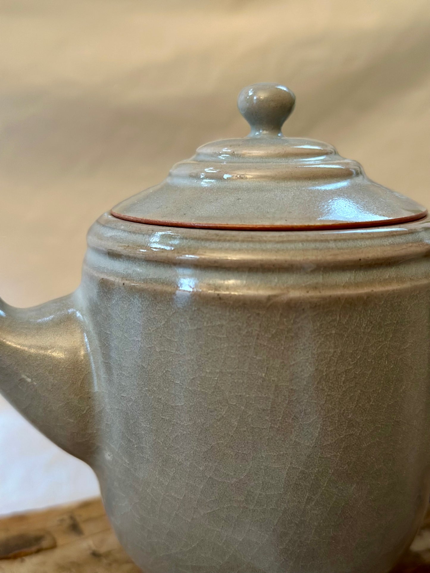 Glacial ash revolve teapot