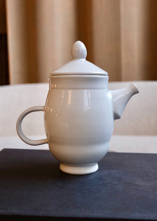 Glossy white Revolve Teapot with lid