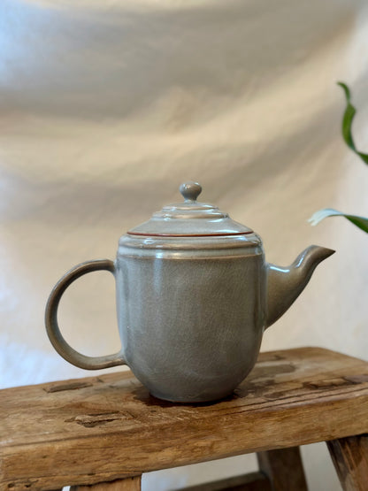 Glacial ash revolve teapot