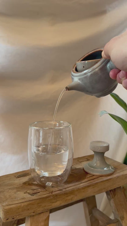 Glacial ash pedestal kyusu revolve  teapot